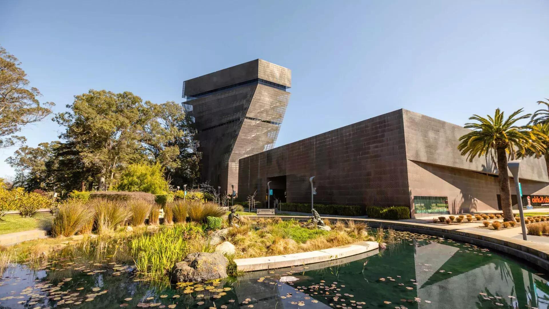 现代、棱角分明的德扬博物馆外观. 贝博体彩app，加利福尼亚.